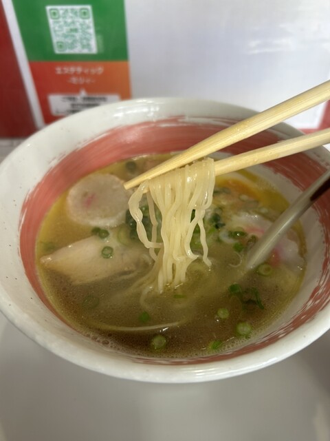 これぞ函館塩No.1塩ラーメン！函館駅すぐ「炎陣」透明スープはコクがあってシンプルに激ウマ : ハコダテ ヌードルズ 炎陣の写真