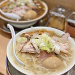 札幌 六坊 - 札幌塩ラーメン