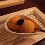 ワインと串揚げ こぱん - うずらの煮玉子とランプフィッシュキャビア