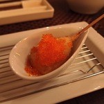 ワインと串揚げ こぱん - 帆立貝柱のとびっこのせ