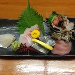 旬菜郷土料理 一隆 - 刺身盛り合わせ (スズキ、石鯛、キツネカツオ、ヨコワ、サザエ)