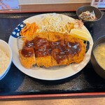 おうちごはん まっつん家 - 料理写真:王道のとんかつ定食 1,380円