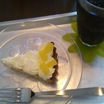 クローバーリーフ - パイナップルカスタードタルトとアイスコーヒー
