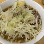 ラーメン二郎 - ラーメン 700円　麺半分・ニンニク・カラメ