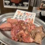 神戸牛焼肉と冷やしピーマン 金肉屋 - 