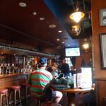 ホブゴブリン - 観戦しながら憩う常連客達