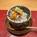 鮨 まぜき - 高知の春ぶりとウニの小丼
      佐渡島の米
