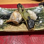 鮨 まぜき - 焼き魚　千葉の舘岡の太刀魚
      そら豆の蒸し焼きを添えて