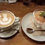 MicT - 桃のブラマンジェとカフェラテ