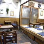 Kotori - テーブル席に、小上がりの席