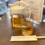 イッショウ アジル - 青パパイヤ葉茶   サービスです。