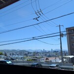 MITAKI PAIN - 窓からの眺め。広島も山に囲まれてんなぁ