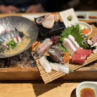 磯ぎよし 天神店 - 刺身盛合わせと胡麻サバ