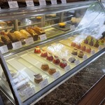 ル・コワンヴェール パトリック・ルメル - 店内…ケーキ