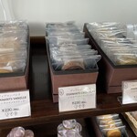 ル・コワンヴェール パトリック・ルメル - 店内…焼菓子