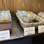 ル・コワンヴェール パトリック・ルメル - 店内…焼菓子