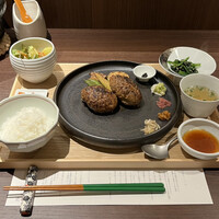 川端志史 - 