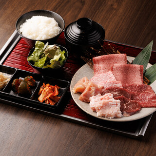 【お得なランチ】ライスお代わり無料&カレー食べ放題付き