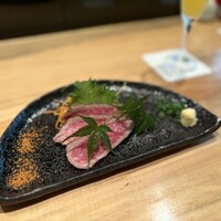 鉄板焼き あおやま - 和牛の炙りタタキ
