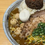 吉田カレー  - 並、甘口、豚小、うずらのアチャール、玉ねぎアチャール、ローストポーク（限定）、オランダ産ゴーダチーズ（限定）キャラメルクリームチーズ（会員特典）