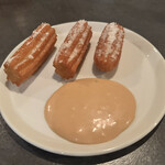 Oil  - 自家製チュロスとdulce de leche ソース