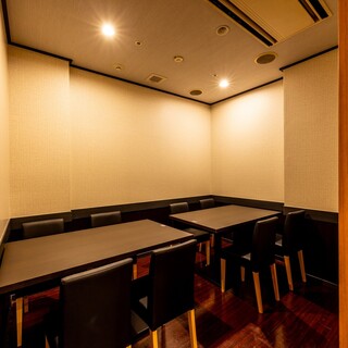 ご宴会・接待・会食にも最適の扉付きの完全個室をご用意しております。

