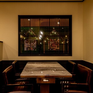 清潔感ある白色で統一した和モダン空間は、新規オープン店ならではの清潔感が魅力！