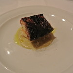ヴィーノ・デッラ・パーチェ - 鰻のグリル　ポレンタ　賀茂なすのピューレ