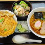 Fujiya Shokudou - くまのぷうさんの写真を見掛けて「いつかは…」と考えていたセットにしました…小食なのでカツ丼のご飯は減らしてもらっていますが、それでも立派なボリュームです