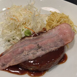 東京厨房 - ベーコンバーグのバーベキューソース　iPhone15 Pro メインカメラｘ２