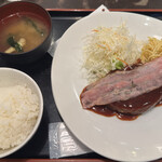 東京厨房 - ベーコンバーグのバーベキューソース　iPhone15 Pro メインカメラ