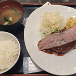 東京厨房 - ベーコンバーグのバーベキューソース　iPhone15 Pro メインカメラ