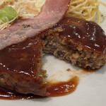 東京厨房 - ベーコンバーグのバーベキューソース　iPhone15 Pro メインカメラｘ２