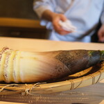 鮨 三心 - 美しき姿のタケノコ。