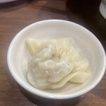 ヌードル＆スパイスカレー 今日の1番 - ワンタン サプラ〜イズ 1/3  ※お心遣いありがとうございます！