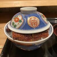 うなぎ家 しば福や - 蓋がとじない鰻丼。