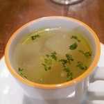 レストラトゥール - 冬瓜のスープ。オイリーでリッチ。