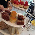 Tiffin Room - ハイティーセットは予め準備された3段で出てきます　お変わり自由です