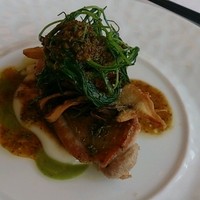 フレンチレストラン ミクニ サッポロ - メインの鶏にはおかひじきと揚げ舞茸が