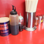 ラーメン二郎 - 卓上調味料