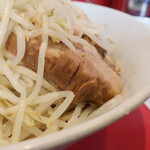 ラーメン二郎 - 豚の厚み