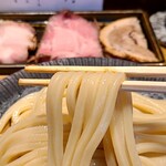 中華蕎麦 とみ田 - 麺リフト　ほのかに甘いです♪