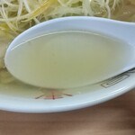 坂内食堂 - 塩のように見えやすが醤油スープなんだすよ‼️
