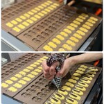 花神楽 パンダ焼 - あま〜い香りに誘われて…ホイホイと♪(*´ω｀*)
店頭では生まれたてのパンダちゃんが
どんどん増産されていく様子が見れて楽しいですね〜♡(  ´艸`)