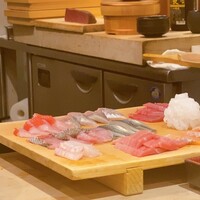 すし いなせ - 並べられた食材