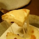 インド料理 想いの木 - チーズナン アップ
