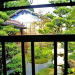 辻家庭園 - 通路より