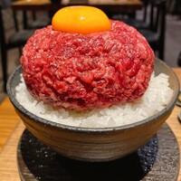 中目黒焼肉 登牛門 - ◆飲めるユッケ丼(大・200g) 2,980円
                ◆ランチご飯(大) 無料
                ※税込