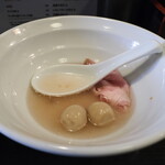 丿貫 - 麺は昆布水に浸かっている