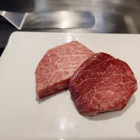 傳火 鉄板焼 - 左サーロイン、右ヒィレ
